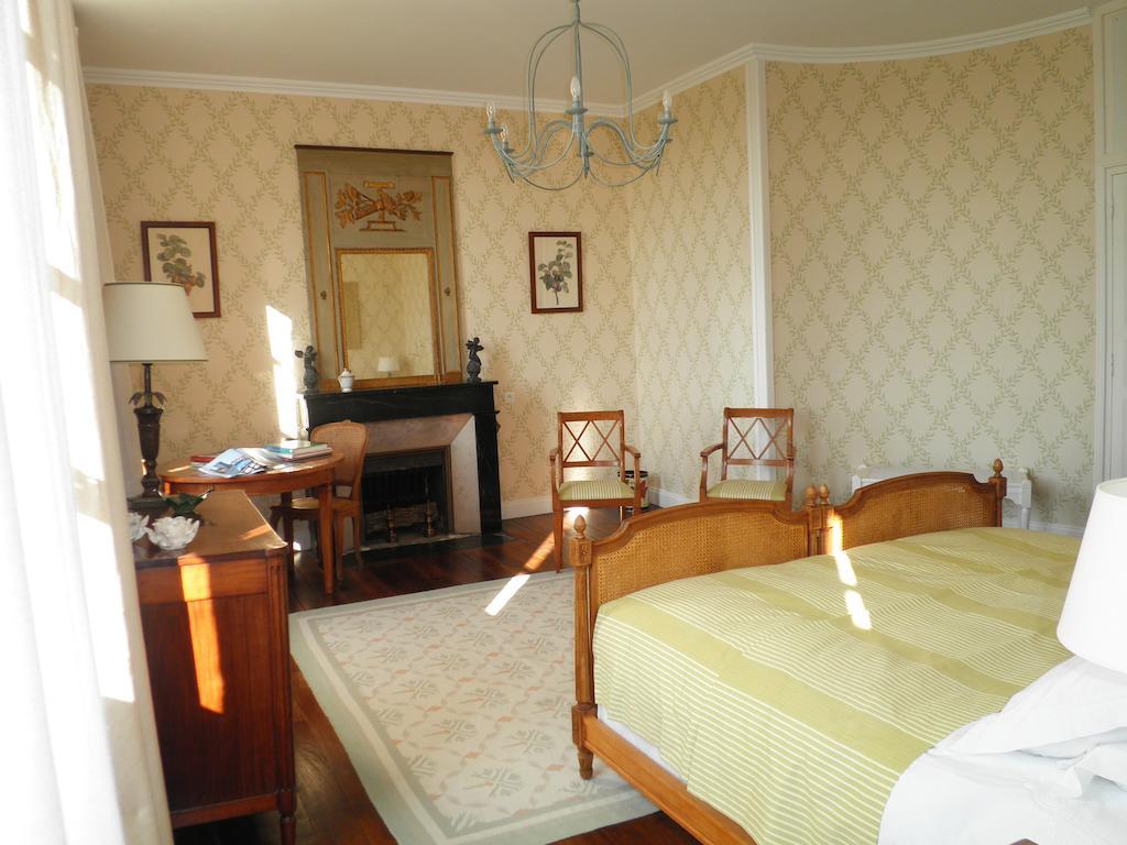 Chateau De La Marronniere Bed & Breakfast Aizenay Rom bilde